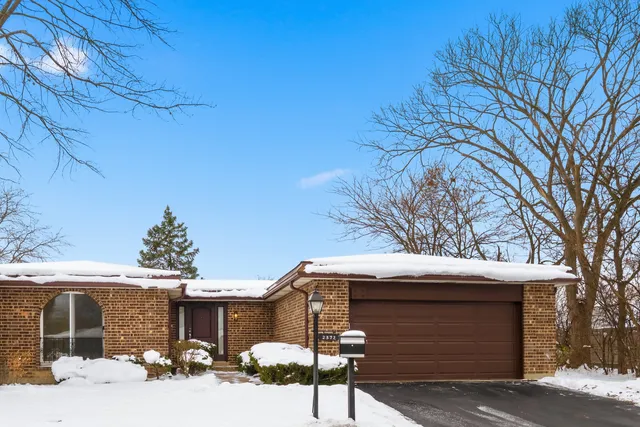 $779,900 | 2372 Salceda Drive, Northbrook, IL 60062