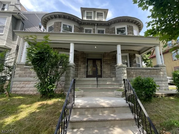 $2,200 | 43 Mapes Avenue, Unit 1R, Newark, NJ 07112