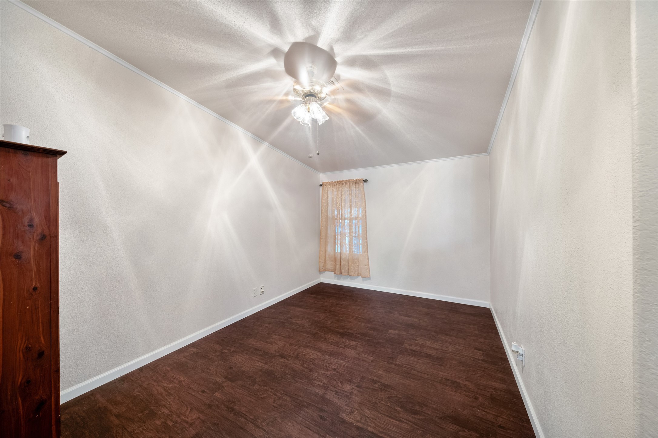 31351 Buckeye Road Waller, TX 77484 - Photo 26 of 36 an empty room with windows and fan
