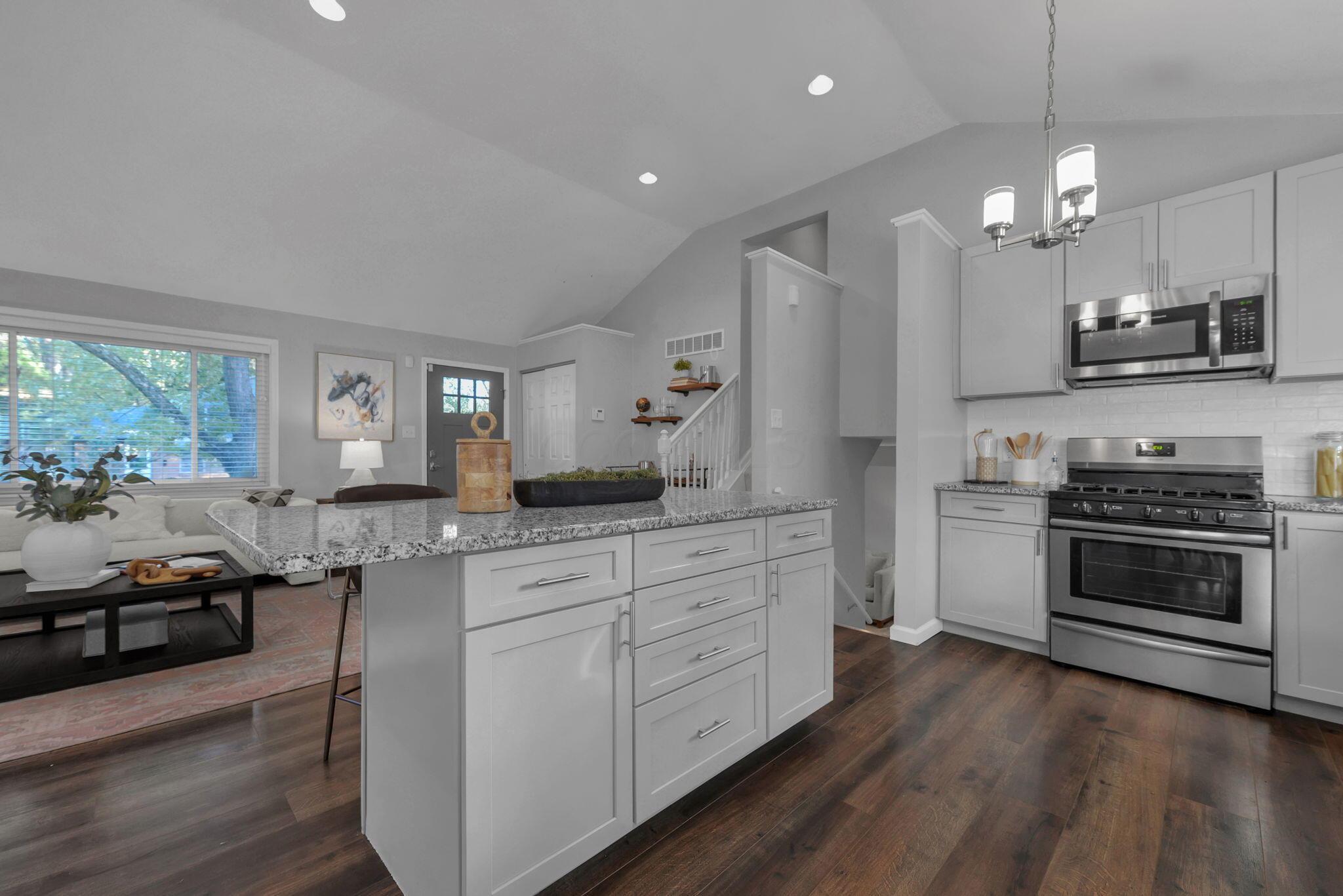 905 Caniff Road Columbus, OH 43221 - Photo 7 of 33 Spacious open living concept