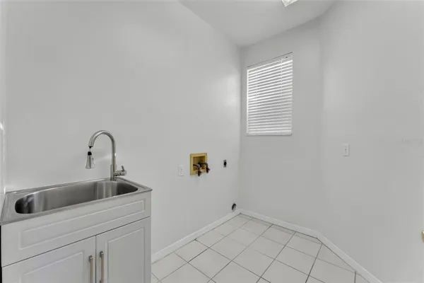 a view of front door with a door