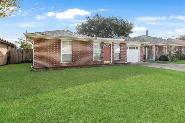 $225,000 | 605 Park Ridge Drive, River Ridge, LA 70123