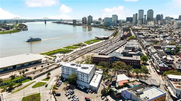 $419,500 | 427 Esplanade Avenue, Unit 201, New Orleans, LA 70116