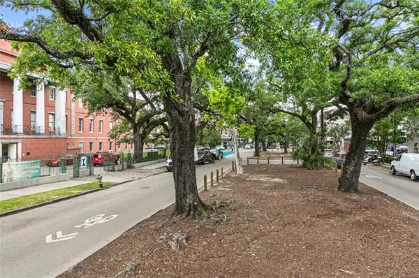 $419,500 | 427 Esplanade Avenue, Unit 201, New Orleans, LA 70116