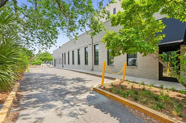 $419,500 | 427 Esplanade Avenue, Unit 201, New Orleans, LA 70116