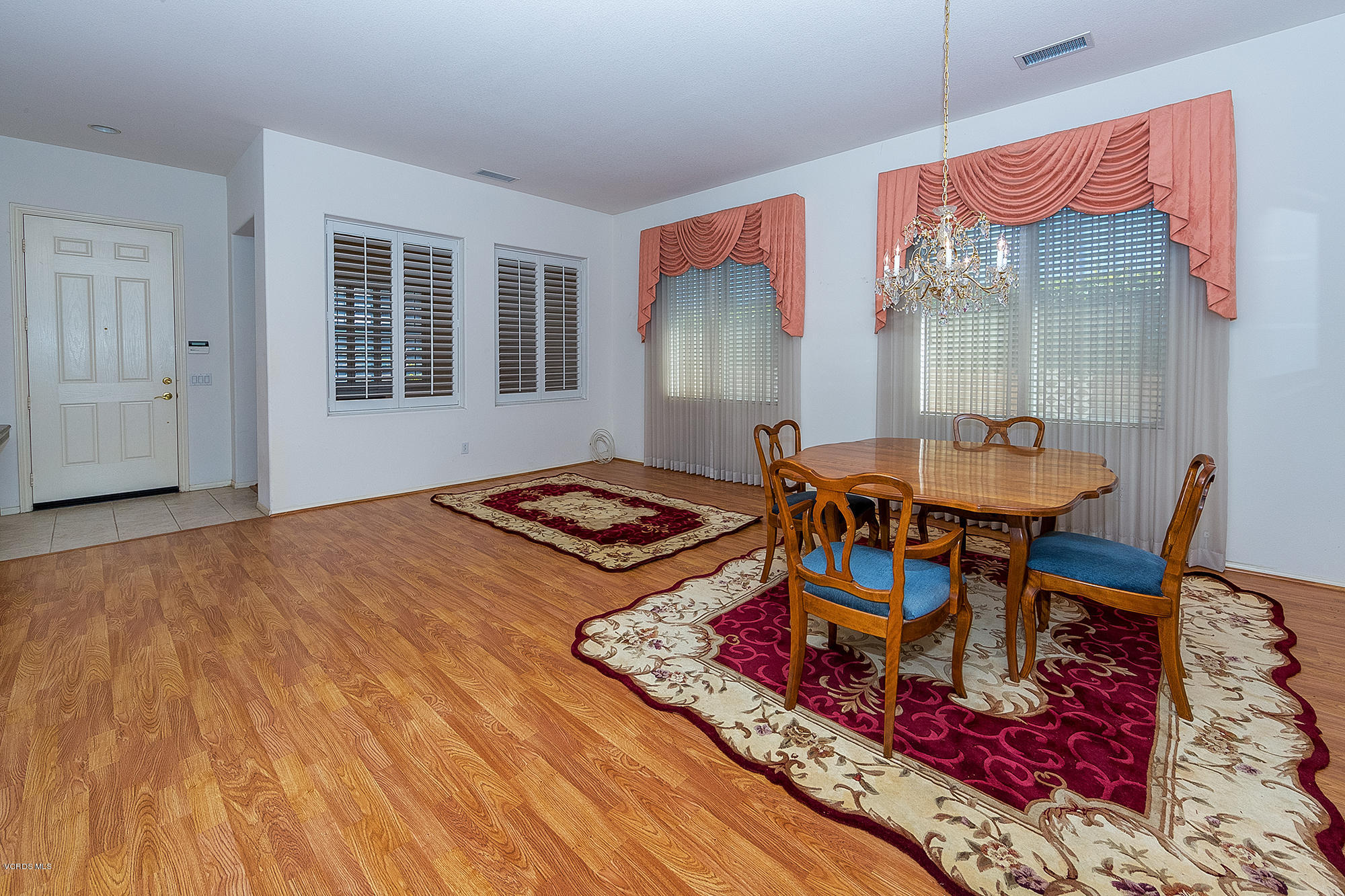2505 Parade Avenue Simi Valley, CA 93063 - Photo 4 of 14 Living Room