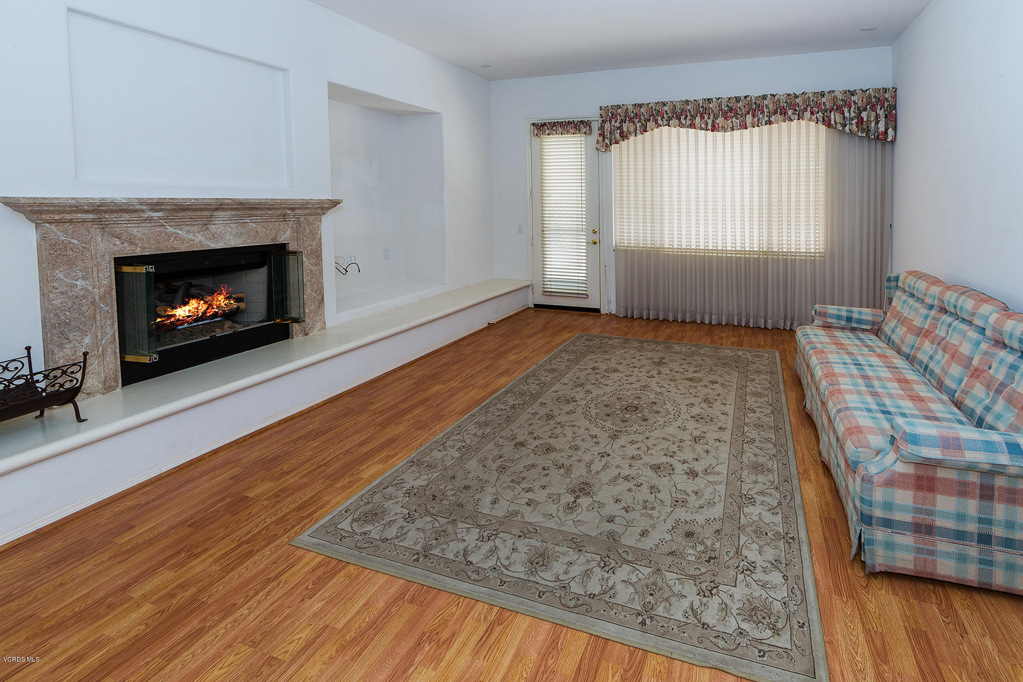 2505 Parade Avenue Simi Valley, CA 93063 - Photo 5 of 14 Family Room