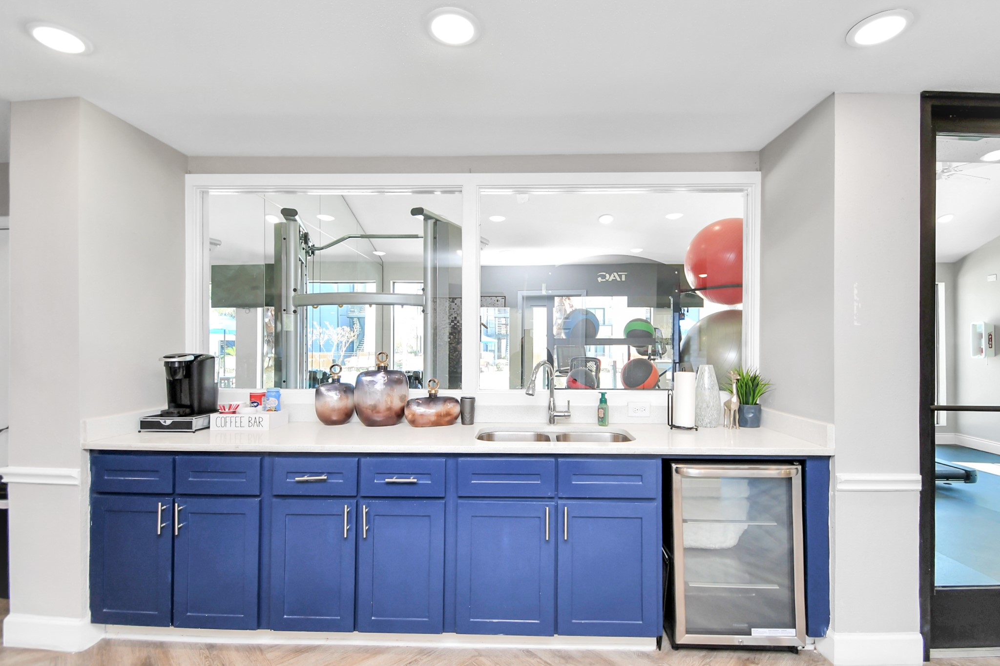 2701 West Bellfort Avenue, Unit 1001 Houston, TX 77054 - Photo 32 of 44 a bunch of counter top space and a mirror