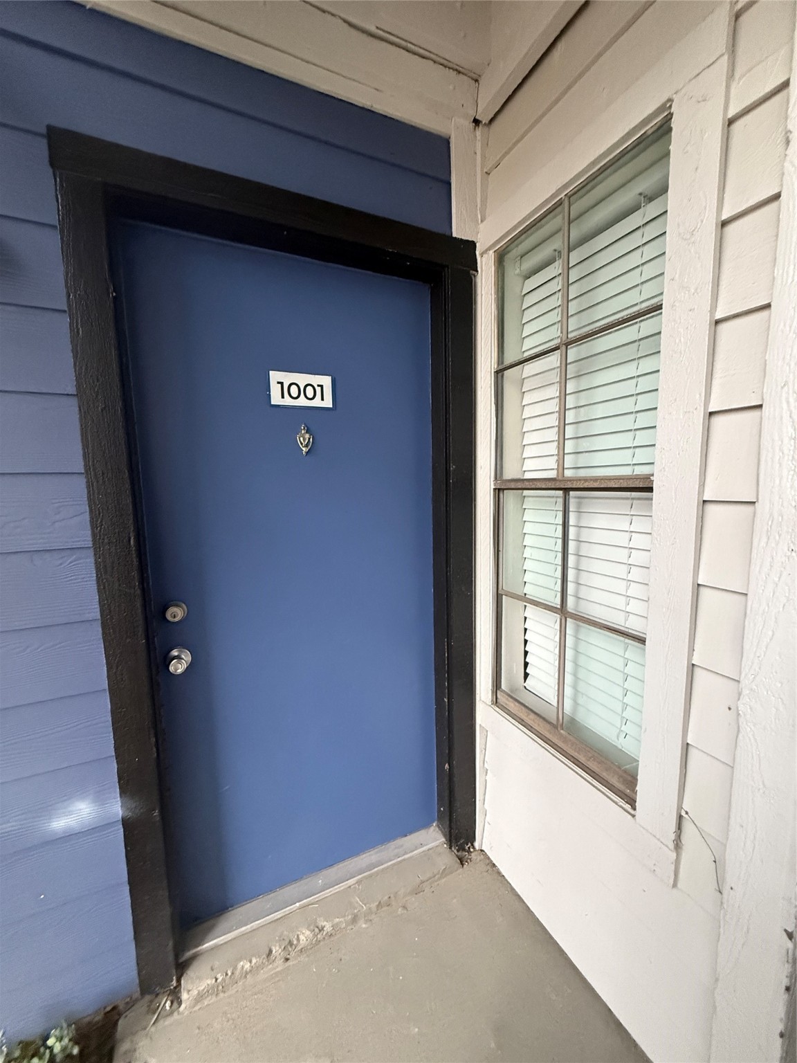 2701 West Bellfort Avenue, Unit 1001 Houston, TX 77054 - Photo 43 of 44 a view of an empty room with a window