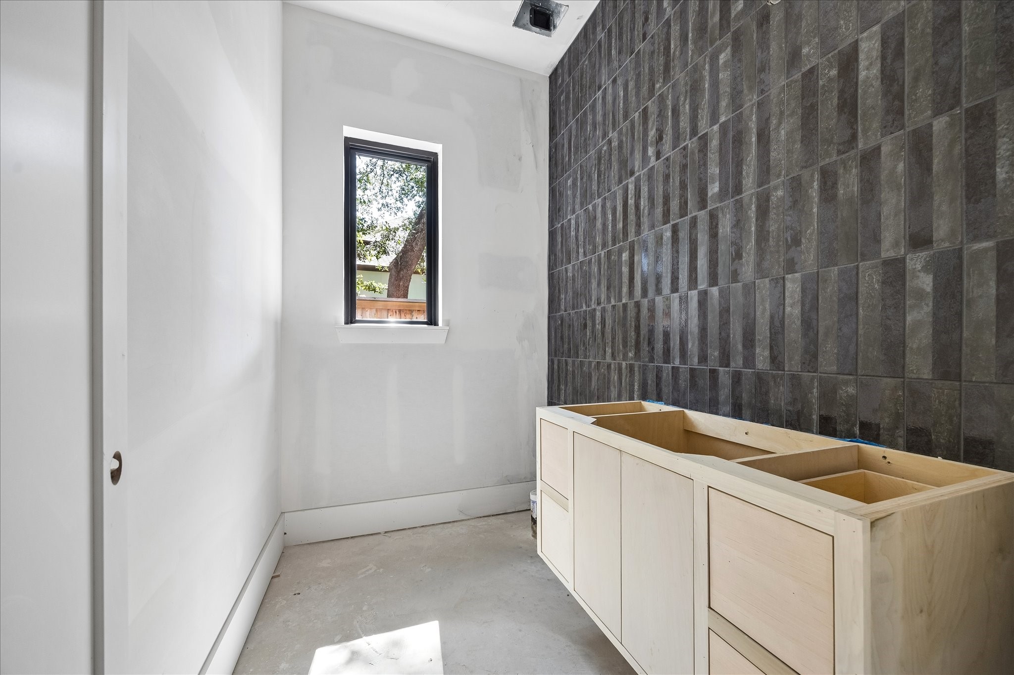 9050 Elizabeth Road Houston, TX 77055 - Photo 21 of 40 a utility room with a window