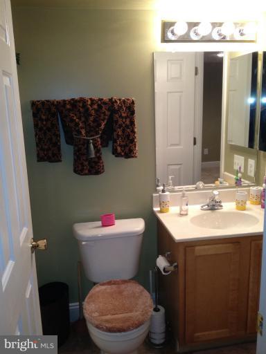 219 Seamaster Road Essex, MD 21221 - Photo 5 of 23 Bath