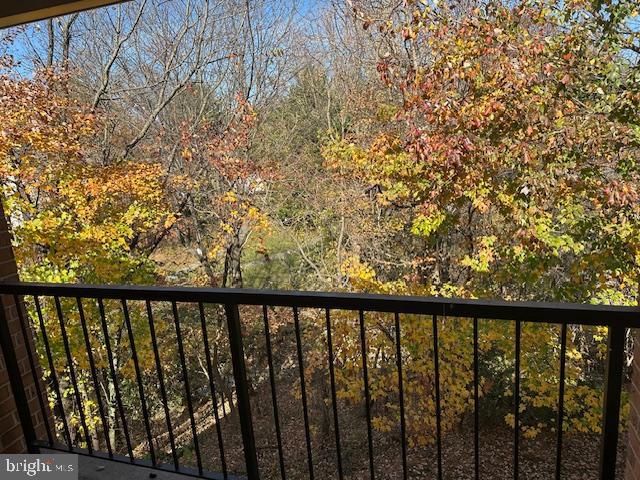 18334 Streamside Drive, Unit 302 Gaithersburg, MD 20879 - Photo 4 of 20