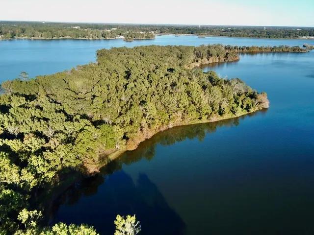 $750,000 | 400 Peninsula Drive, Natchitoches, LA 71457