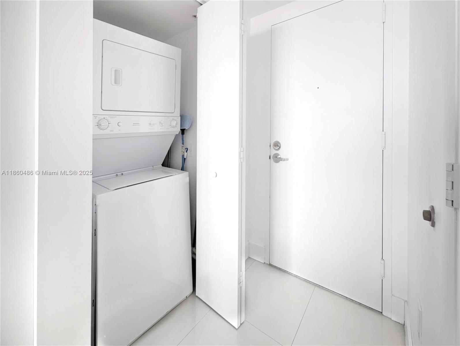 92 Southwest 3rd Street, Unit 1908 Miami, FL 33130 - Photo 11 of 18 a utility room with dryer and washer