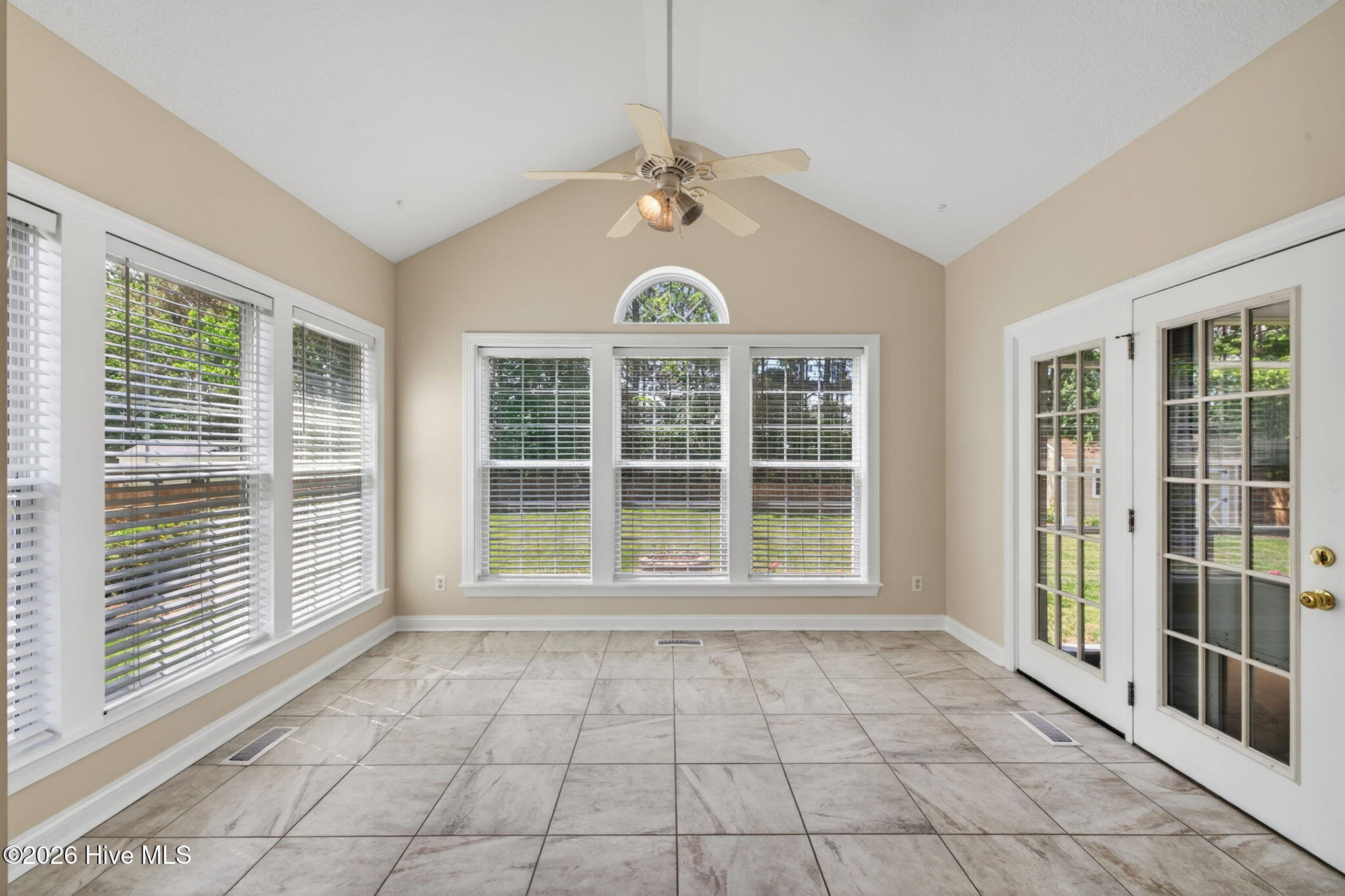 320 Green View Road Moyock, NC 27958 - Photo 4 of 58