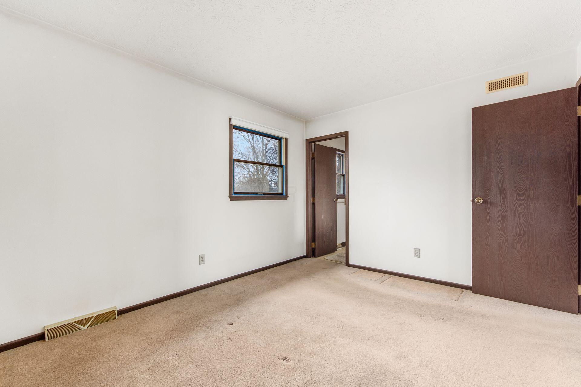 270 West Orange Road Delaware, OH 43015 - Photo 17 of 34 021_43d595d_M 270 W Orange035