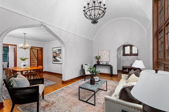 $519,900 | 7363 Goff Avenue, St. Louis, MO 63117