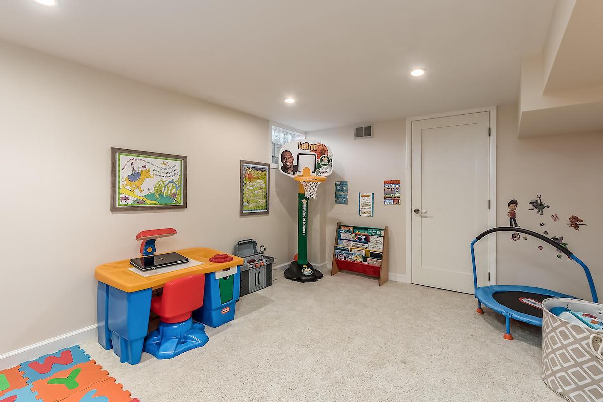 3387 Leighton Road Columbus, OH 43221 - Photo 23 of 33