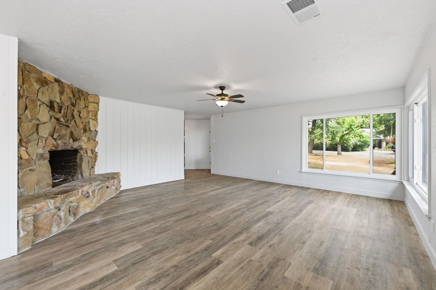 4205 Ralph Lane North Fresno, CA 93727 - Photo 12 of 59
