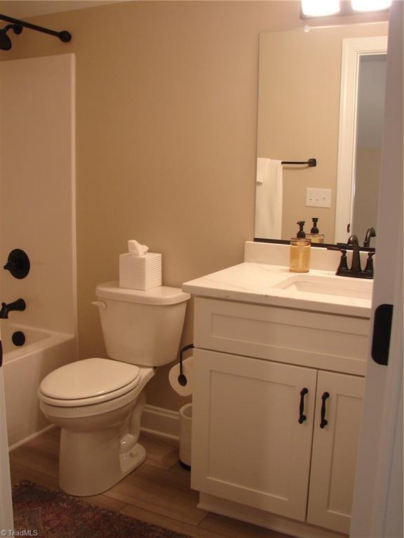 4034 Waterview Road High Point, NC 27265 - Photo 16 of 31 Full guest bathroom in bonus/4th bedroom.