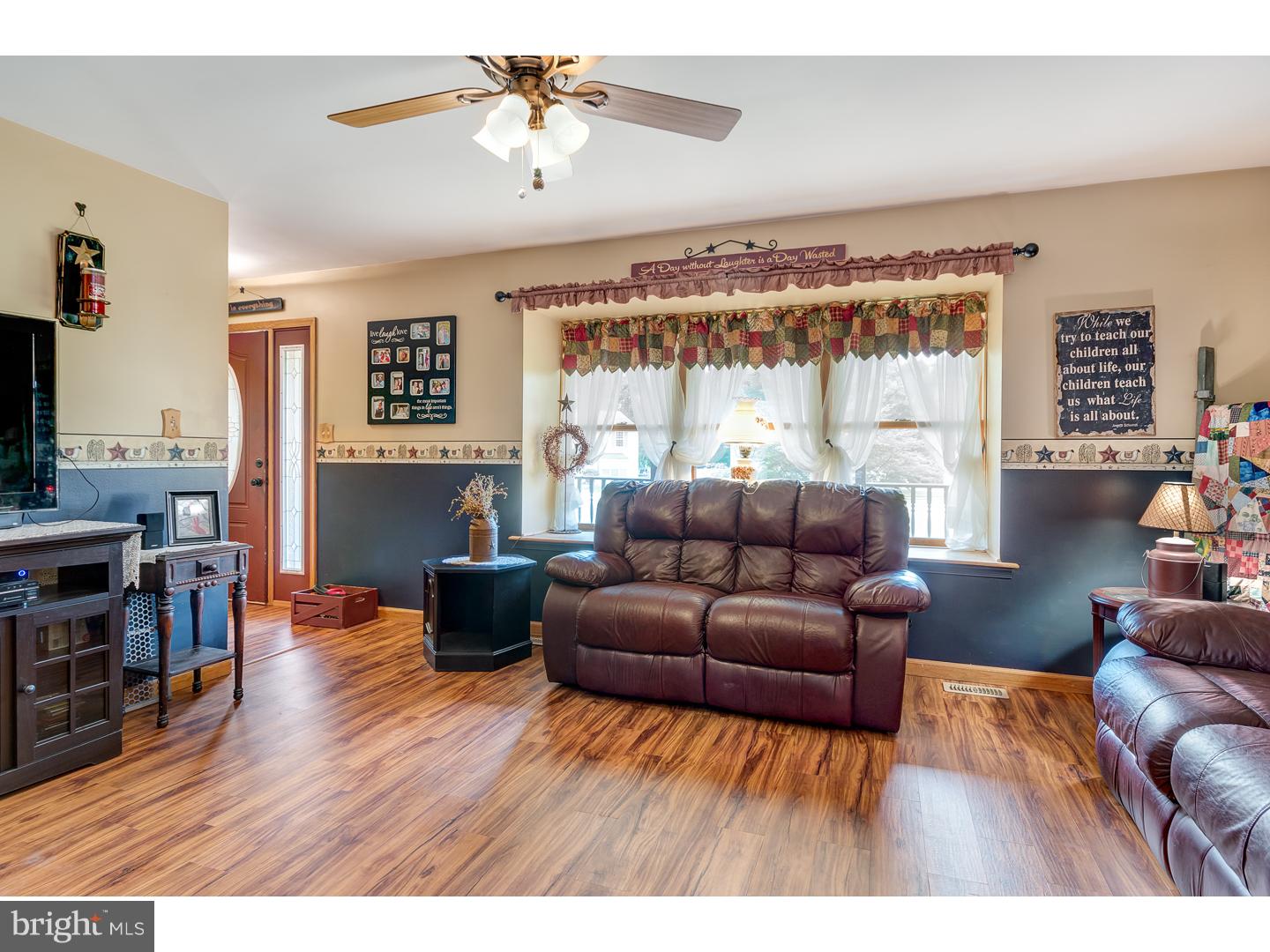 412 Acorn Road Mount Laurel, NJ 08054 - Photo 8 of 23 Living Room