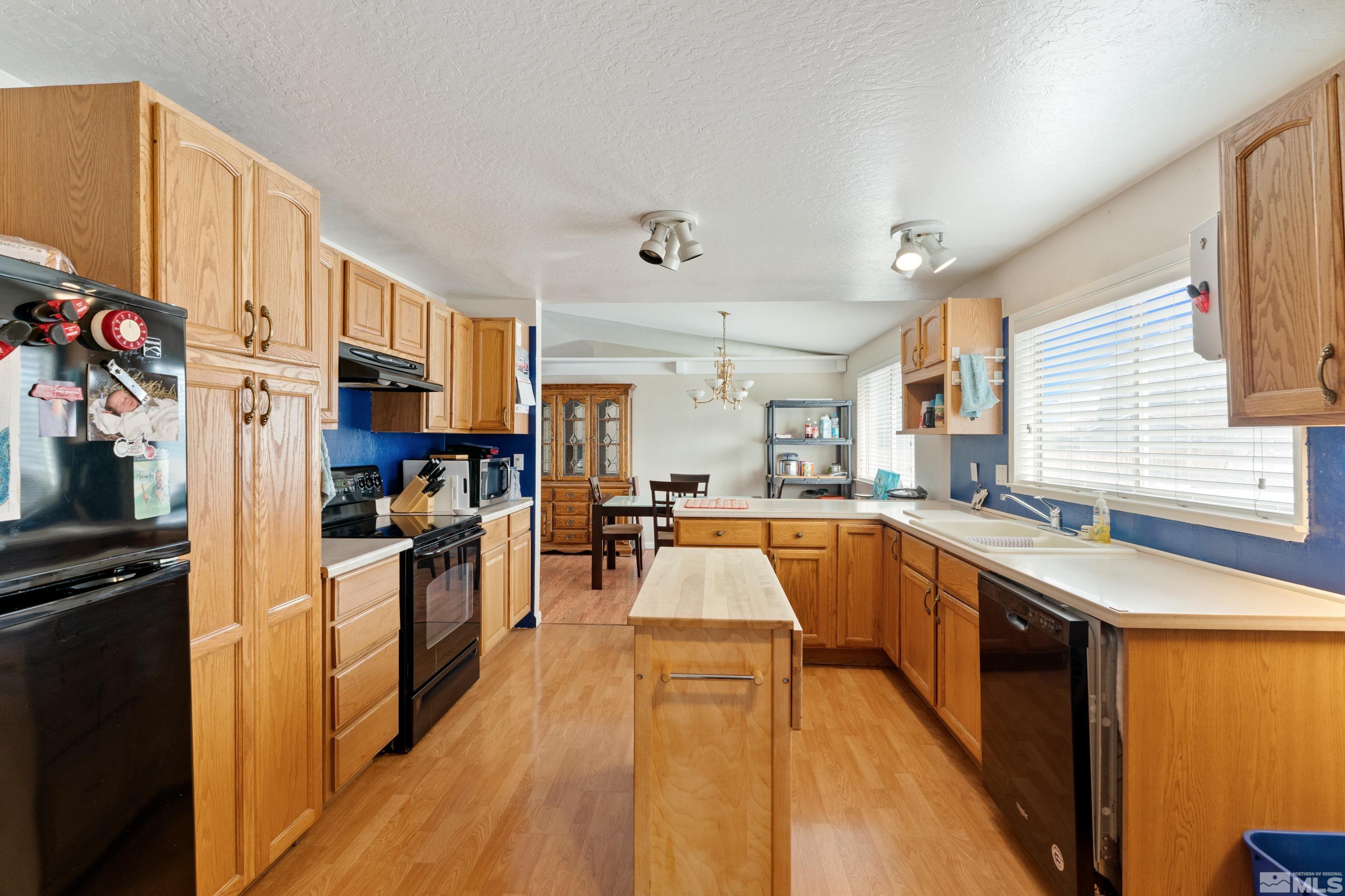 4465 Reggie Road Reno, NV 89502 - Photo 8 of 38 Photo 8