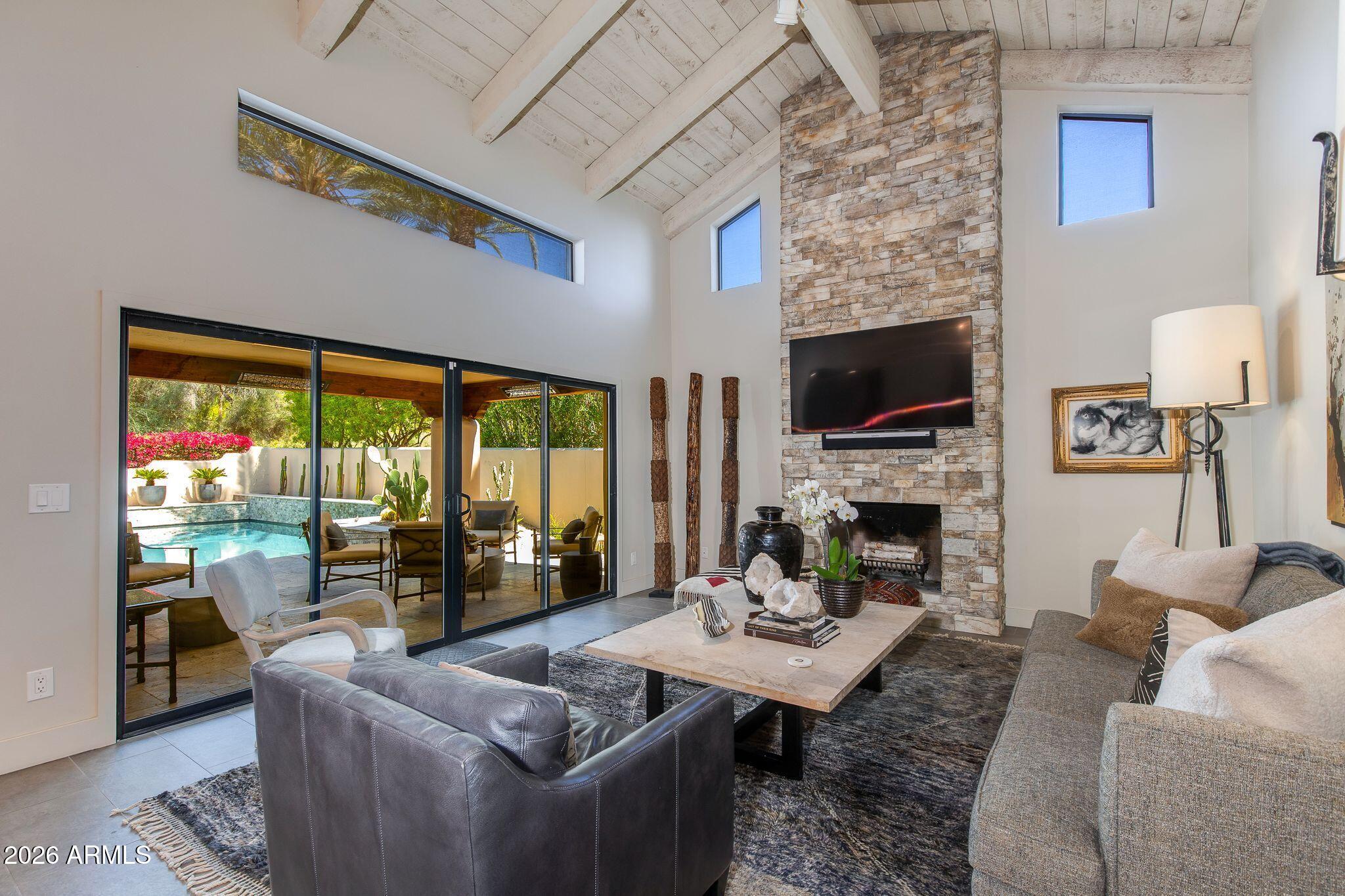 6236 North 29th Place Phoenix, AZ 85016 - Photo 3 of 22 Vaulted Ceilings