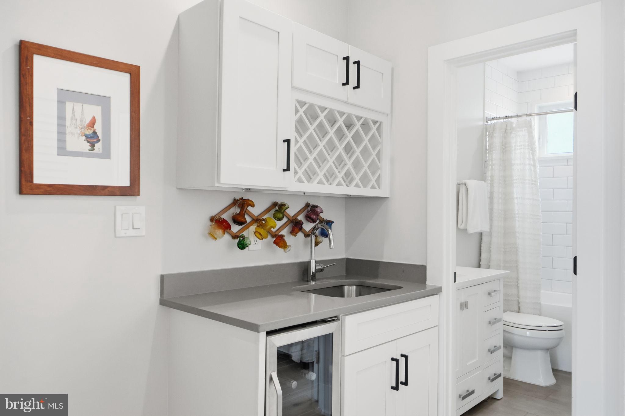 1216 I Street Northeast, Unit B Washington, DC 20002 - Photo 20 of 40 Wet bar on top level