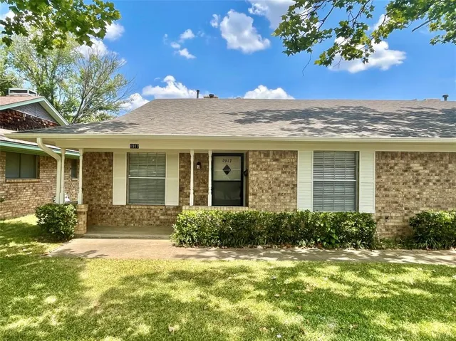 $1,200 | 1917 Yarborough Drive, Sherman, TX 75092