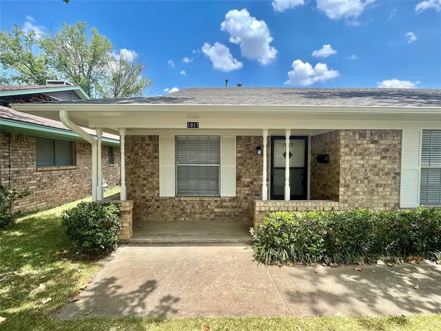 $1,200 | 1917 Yarborough Drive, Sherman, TX 75092