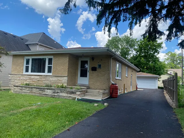 $4,300 | 426 Berteau Avenue, Elmhurst, IL 60126