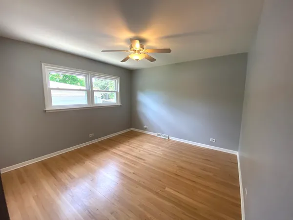 $3,900 | 426 Berteau Avenue, Elmhurst, IL 60126