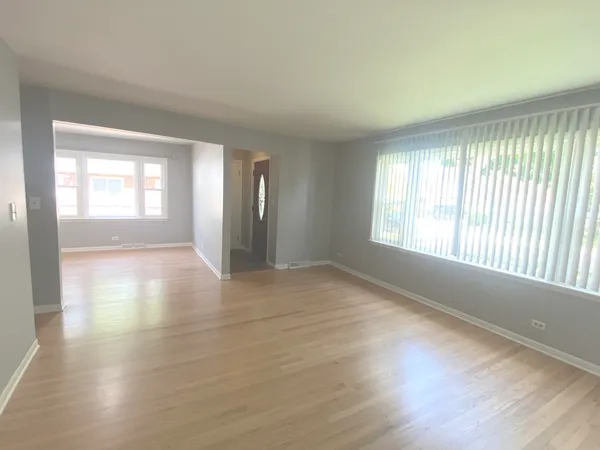 $3,900 | 426 Berteau Avenue, Elmhurst, IL 60126