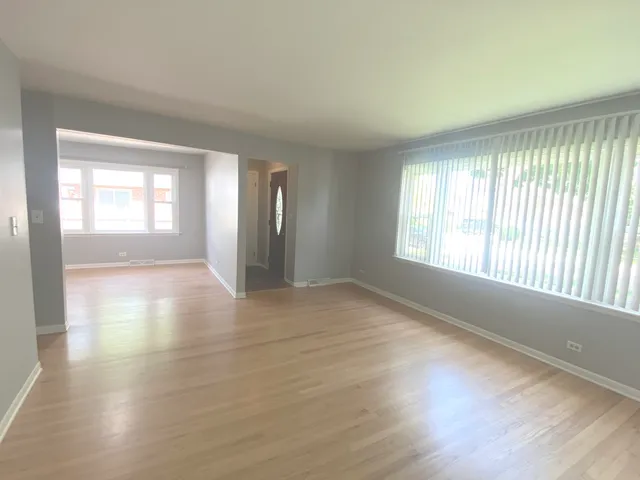 $4,300 | 426 Berteau Avenue, Elmhurst, IL 60126