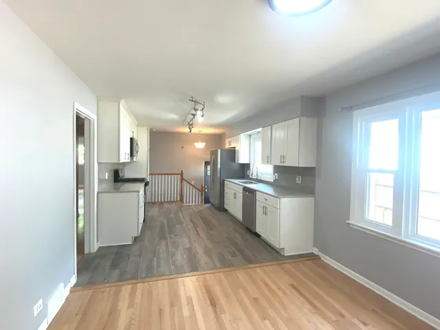 $4,300 | 426 Berteau Avenue, Elmhurst, IL 60126