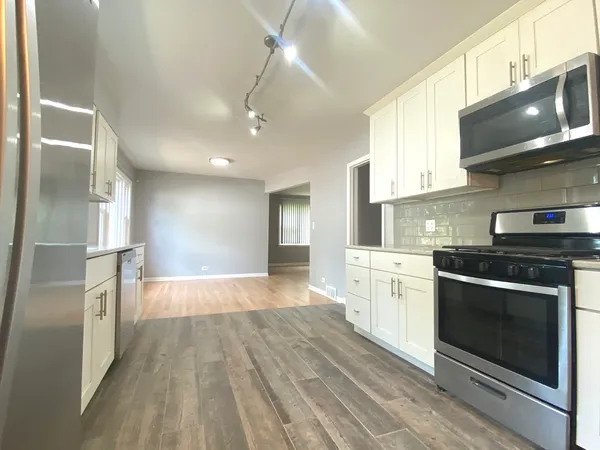 $3,900 | 426 Berteau Avenue, Elmhurst, IL 60126