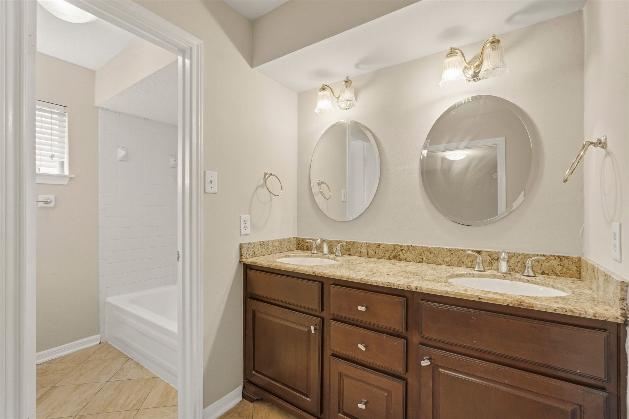 810 Sunnybrook Lane Baytown, TX 77521 - Photo 15 of 27
