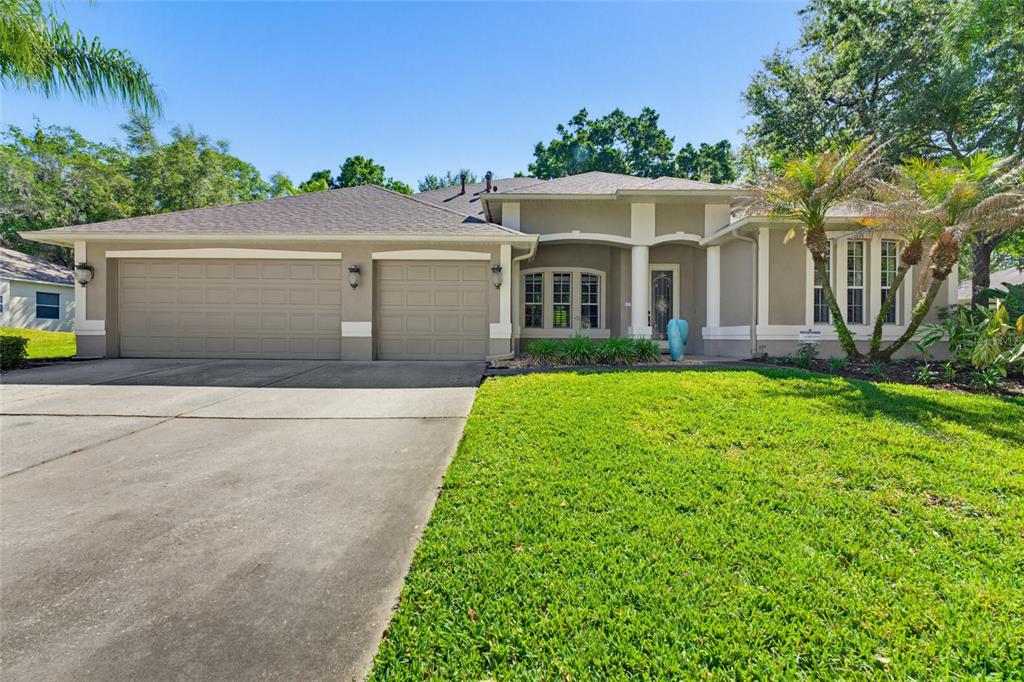 62 Camelot Ridge Drive Brandon, FL 33511 - Photo 4 of 71 front view of a house with a yard