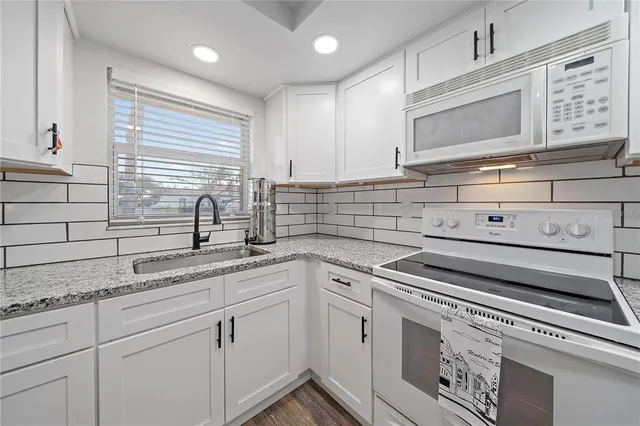 $194,900 | 1703 Bal Harbour Drive, Unit 2, Venice, FL 34293