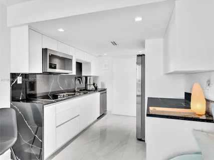 $485,000 | 401 Ocean Drive, Unit 1007, Miami Beach, FL 33139