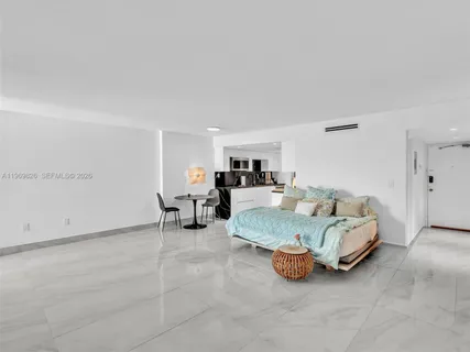 $485,000 | 401 Ocean Drive, Unit 1007, Miami Beach, FL 33139