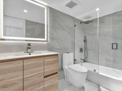 $485,000 | 401 Ocean Drive, Unit 1007, Miami Beach, FL 33139