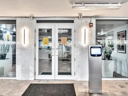 $485,000 | 401 Ocean Drive, Unit 1007, Miami Beach, FL 33139