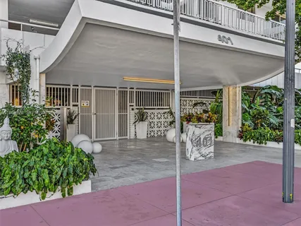$485,000 | 401 Ocean Drive, Unit 1007, Miami Beach, FL 33139