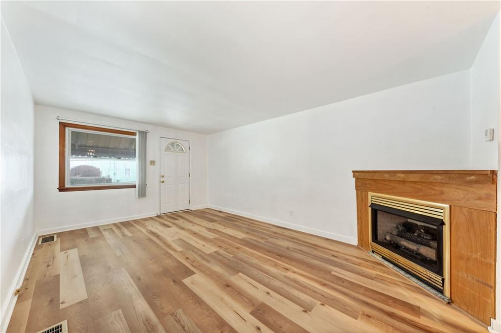 17 Schoen Street McKees Rocks, PA 15136 - Photo 3 of 17 Gallery Image 3