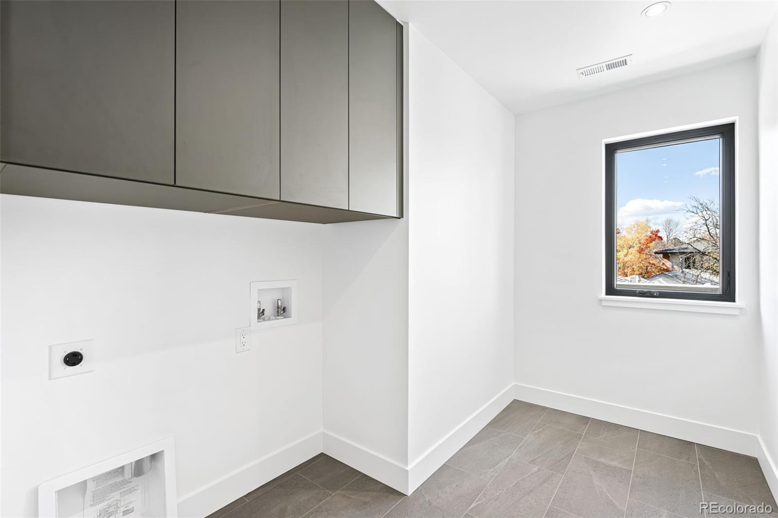 4645 Highline Place Denver, CO 80222 - Photo 37 of 48 a view of a hallway