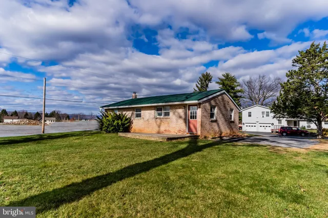 a view of a house with a big yard