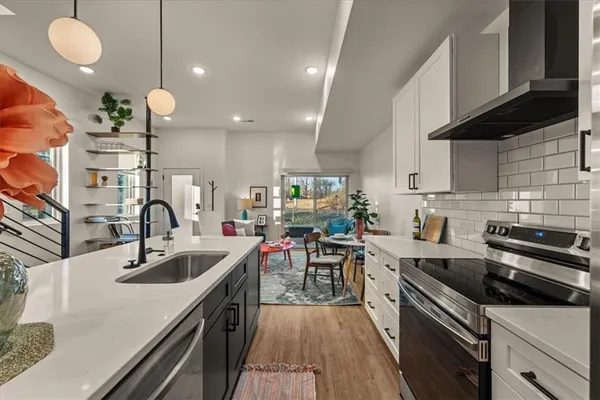 $2,195 | 1225 East 29th Street, Kansas City, MO 64109