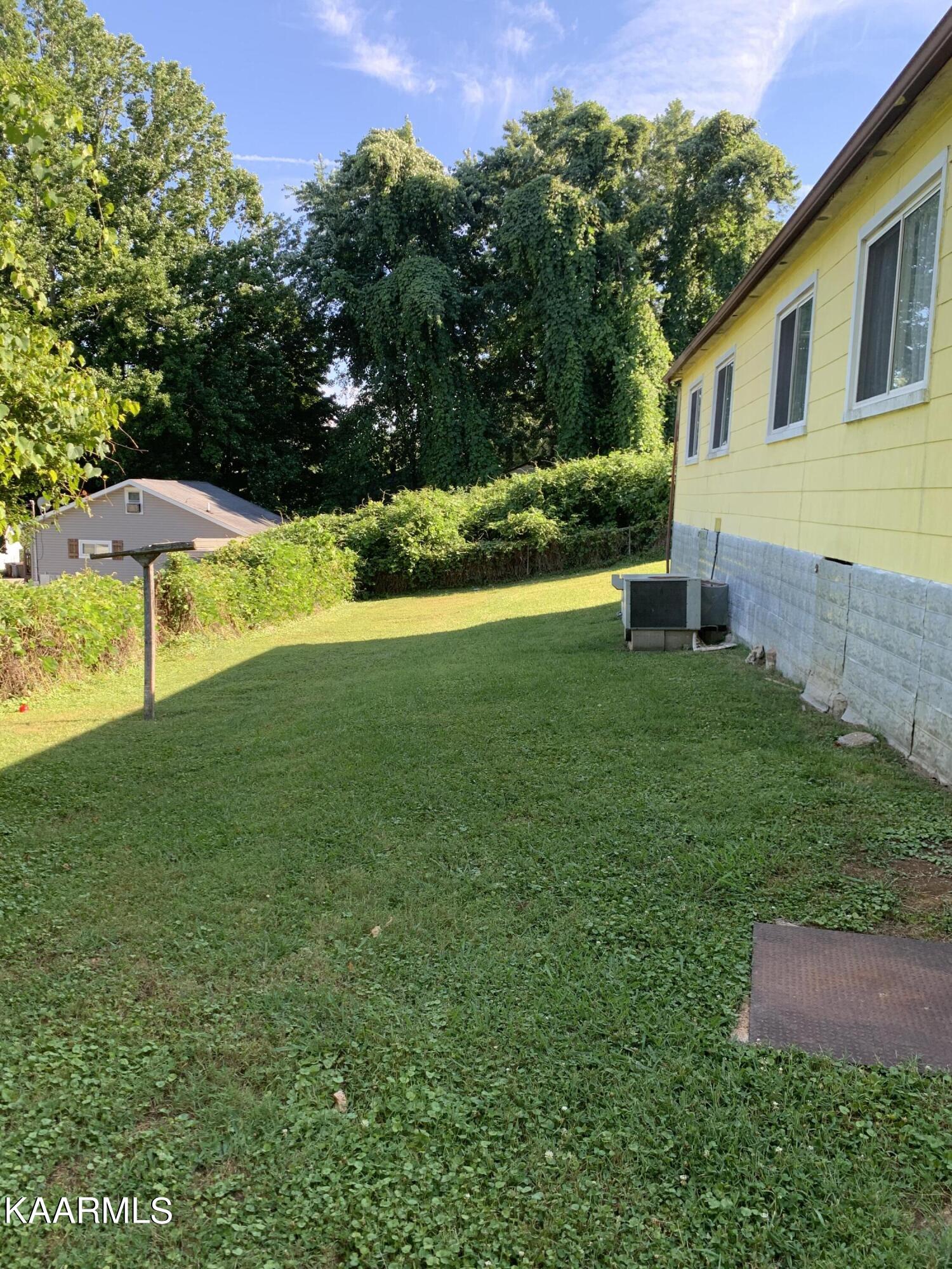 128 South Walker Lane Oak Ridge, TN 37830 - Photo 4 of 23 EE3BF67C-8758-4FF5-8C99-DED34F335999