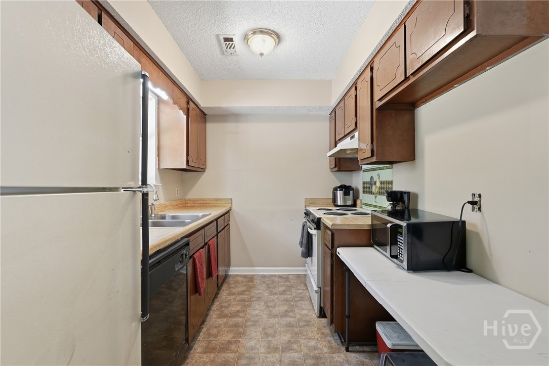 1014 Ash St Extension Springfield, GA 31329 - Photo 11 of 26 Kitchen